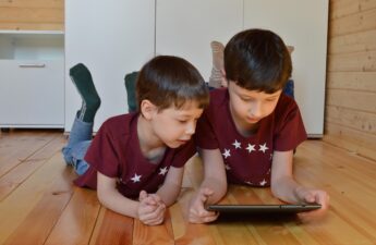 5 Ways to Encourage Kids to Reduce Screen Time
