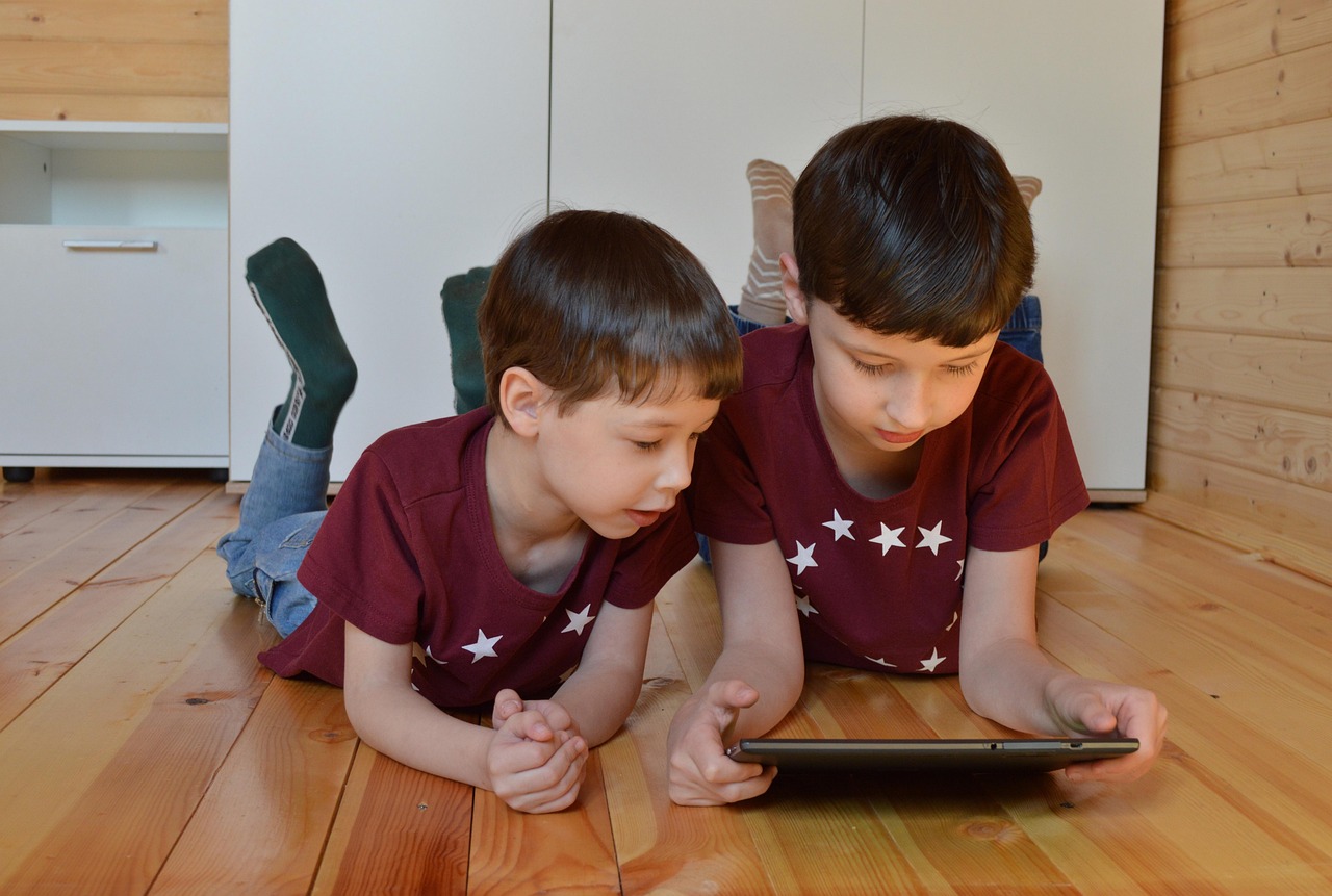 5 Ways to Encourage Kids to Reduce Screen Time